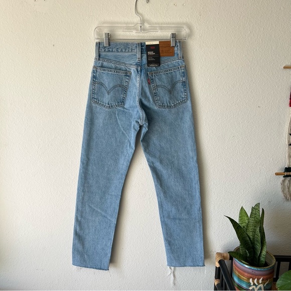 Levi’s Wedgie High Rise Raw Hem Straight Leg Jeans - Picture 5 of 9